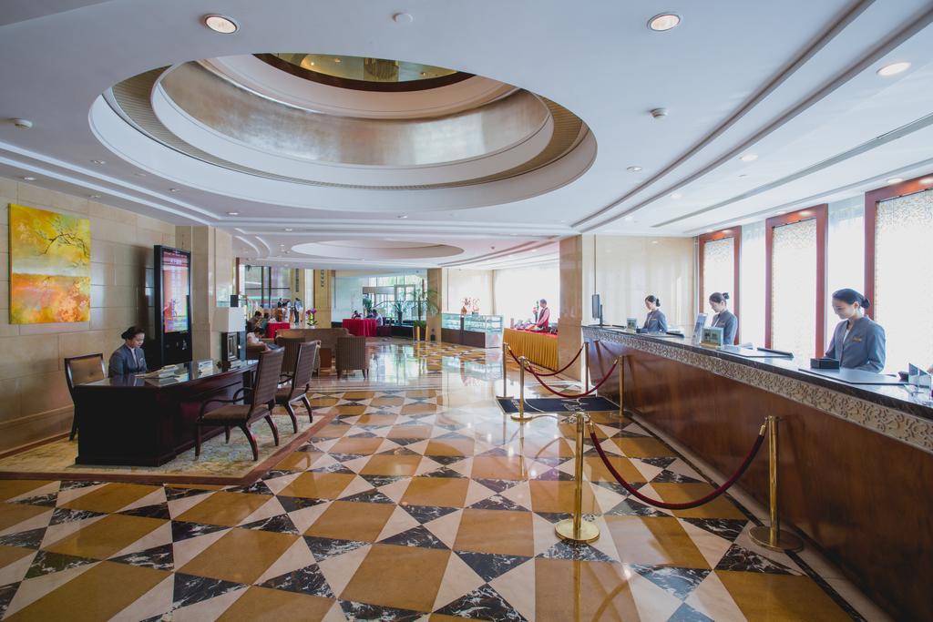 Wuhan Jin Jiang International Hotel Exteriör bild